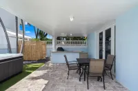 Charming 3 STORY house in wonderful Hollywood Beach Boardwalk