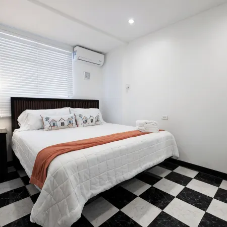 Deymar Front Beach House
