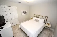 Greater Groves - 5 Bedrooms House w/Pool-5202GG Home by RedAwning