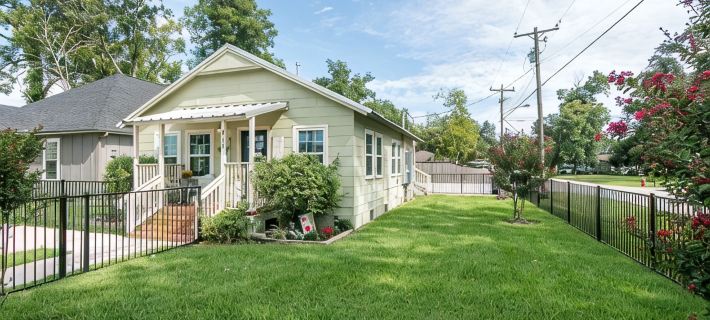 Tomball Craftman Cottage Hotels in Tomball