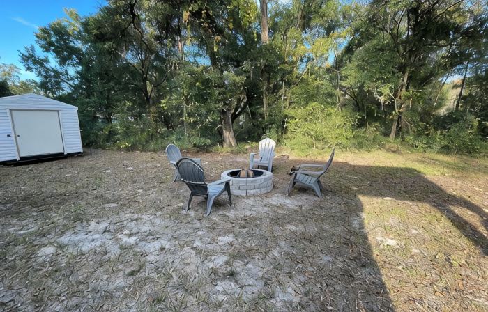Adorable Cottage Next To Rainbow River & Blue Run!