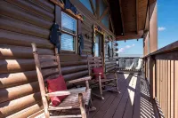 Wow!-Pool-Hot Tub-Cozy Cabin Near Dollywood Centrally Located