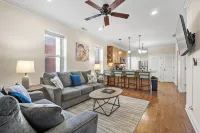 North Center Chicago - Walkable - Transit Accessible - King & Queen Beds - Apartments