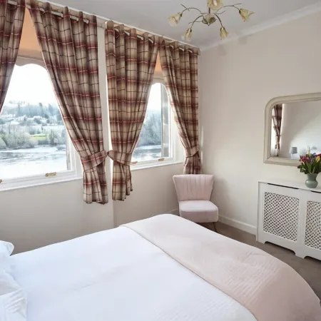 Riverside Apartment offering stunning views over River Tay