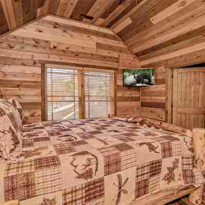 NEW Cabin Heated Pool/Mountain Views/Hot Tub/Arcade/Air Hockey/Theatre Room Rooms