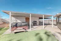 The Cozi Mountainview Corner! Spacious 4-bedroom house in charming Albuquerque. - บังกะโล