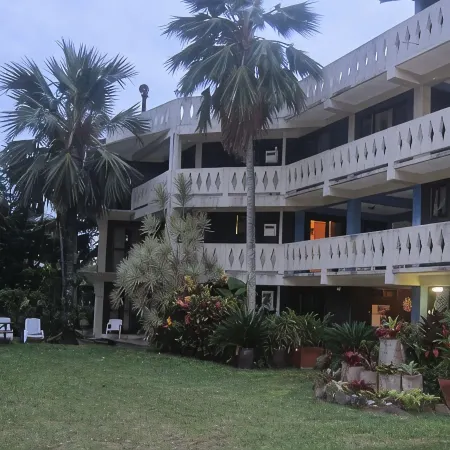 Raina Beach Apartments & Houses
