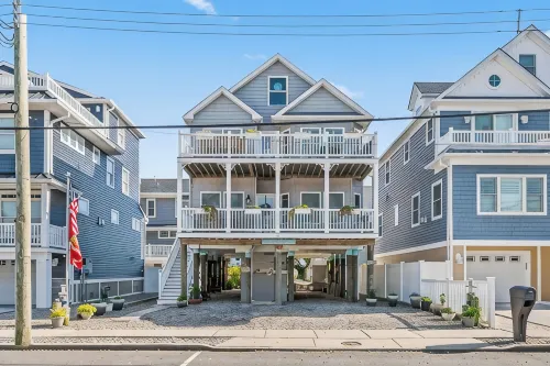 Ortley Beachside Bliss - Private Balcony - 1 Block to Beach - 4 stjerner