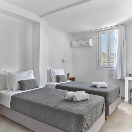 Akrotiri Hotel