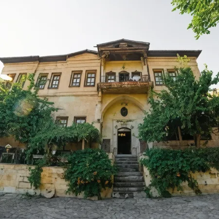 Born Hotel
