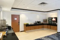 密爾瓦基機場萬楓酒店及套房 - 早餐