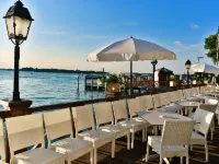 Hotel Villa Laguna Hotels in der Nähe von The Lido