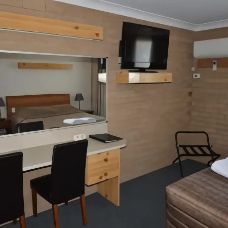 Alexander Motor Inn
