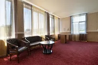 Elit Hotel - parking