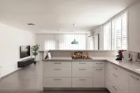 Bright 2BR  Rooftop  Walk to Beach - 3-Star