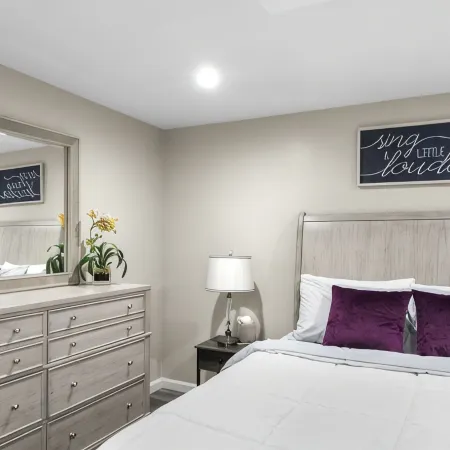 Modern 1-BR Apartment