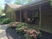 Luxury Stay on a Lake Open Plan•Huge Kitchen•Games Rm Bar•Firepit Luxury•Bedding - 무료 와이파이