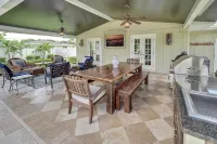 One-of-a-Kind Home! Pet Friendly, Fenced, Private Pool! 1 mi to Downtown & Beach - 4 ดาว