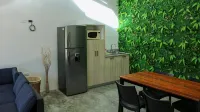Tee-K Lodge B&B - Airport Shuttle