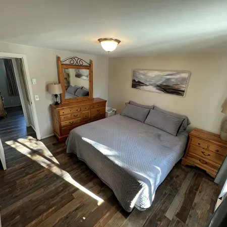 Cozy two Bedroom close to lake. Dogs Allowed. Semi private Hot Tub. Large Yard.