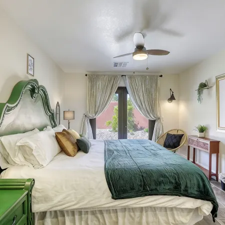 Centennial Hills Luxury Guesthouse (Northwest Las Vegas) Отели рядом с достопримечательностью «Поле для диск-гольфа Mountain Crest Disc»