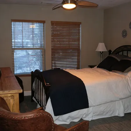 Great Rates! Garage Parking and Shuttle- Easy Deer Valley Access!