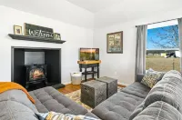 Charming, Hill Country Small-town Suite, Centrally located. - 3-Star