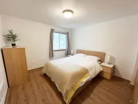 Olympic Base Camp: Pet friendly & spacious 4 bedroom home w/ hot tub - Wifi