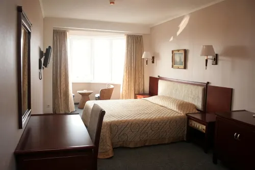 Komandor Hotel - ที่มีที่จอดรถ