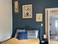 Wensel Cottage in downtown Natchez Walking distance to most shops & restaurants.