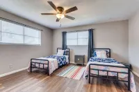 Farm House with an Amazing Pool in the desirable Western Hills in Temple TX - Homestays