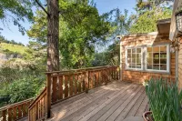 Cozy Riverview Cottage Retreat - walk to hiking trails & downtown Duncans Mills