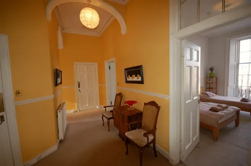 Fantastic city centre location - Spacious 3 bedroom apartment - 2 Sao
