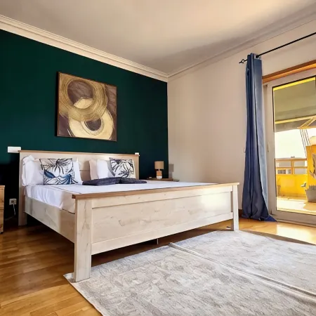 Spacious Penthouse w/ Barbecue, wifi, 2 terraces & Views