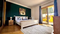 Spacious Penthouse w/ Barbecue, wifi, 2 terraces & Views Hotels in 