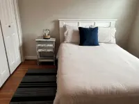 2 Bedroom Rental in Newport w/ Parking! Steps away from Thames, Broadway, & DT! - Bungalows