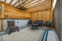 Tulsa Getaway w/Pergola-Grill-TV's & Personal AC/Heater in Every Bedroom