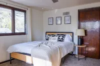 Harding Lakeside Getaway| 8 bedroom sleeps 16! - 3-Star