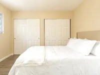 Walkable condo in heart of vibrant D/n Redmond,  m/s from Microsoft, woodinville Hotels in Redmond