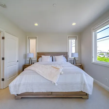 Beach Townhome with Ocean Views, Sleeps 6, Garage Parking Space