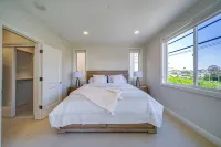 Beach Townhome with Ocean Views, Sleeps 6, Garage Parking Space