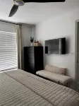 Amazing Location!  Alberts Place @ Midtown w/parking Walk to UF and the Stadium. - balcón