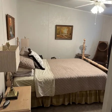 Nice quiet lakefront home with great fishing !