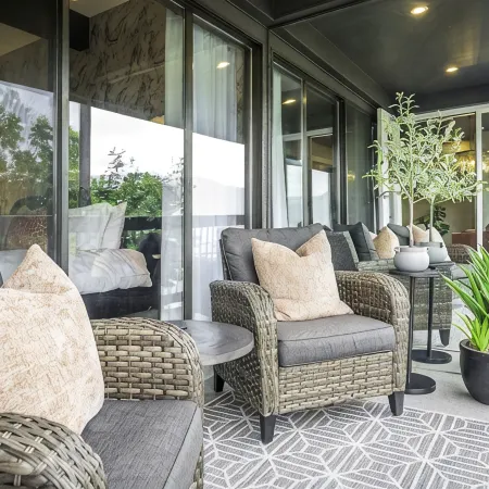 Cozy Lakefront Loft-Downtown Prime Location!