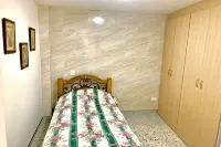 Beautiful Home / No stairs / short walk to public transit - 2-Star