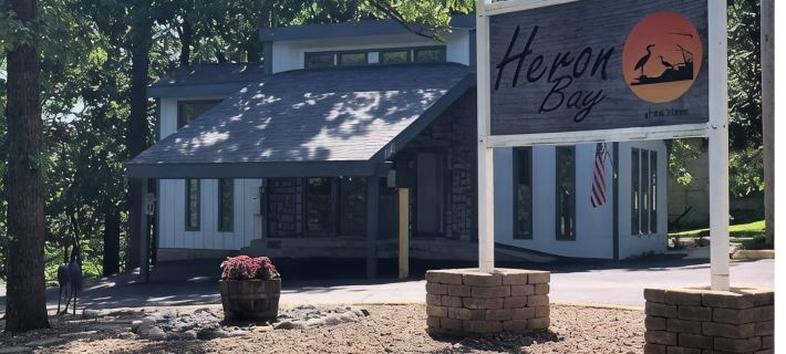 C206  Charming lakefront walk-in level condo! Hotels in Osage Beach