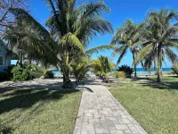 New! Beautiful "Bahamas Sunset" Ocean View! Walk to Pool/Casino! Private Beach Hoteles en 