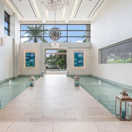 *NEW* Oceanfront apartment steps away from Baha Mar