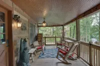 Cozy Cabin with ADA accessible, golfing, hiking,, beach, tennis, and more! - Wifi