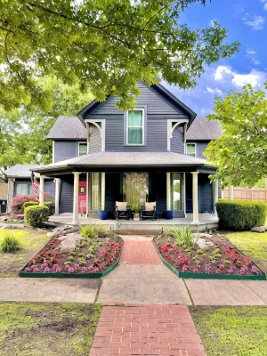 Charming 125year old Victorian  3-bedroom house in fabulous Broken Arrow - Boutique